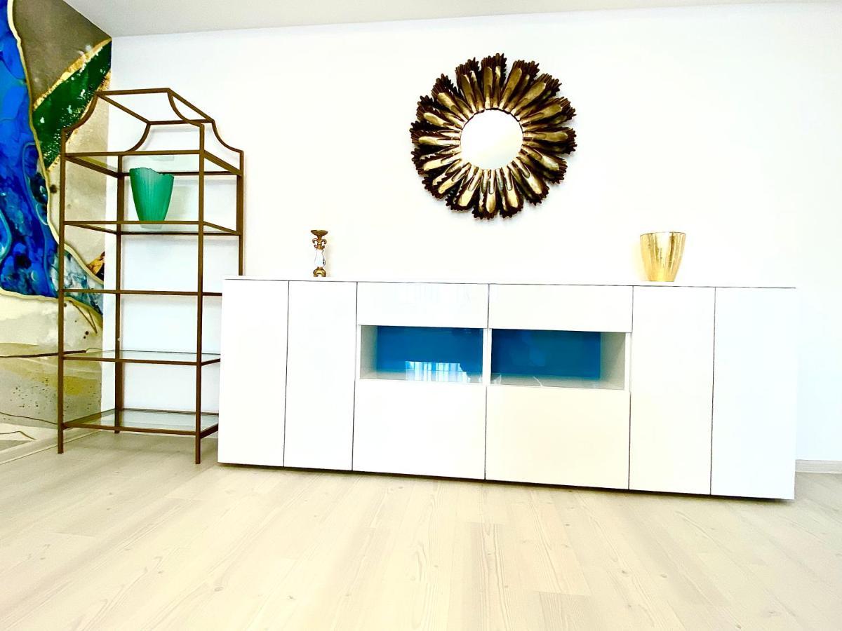 Coquette Apartment Brasov Luaran gambar