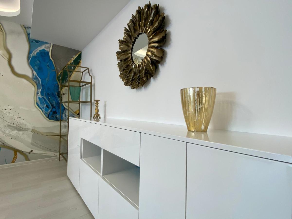 Coquette Apartment Brasov Luaran gambar